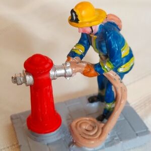 Lemax Christmas Village Fire Brigate to the Rescue Figurine